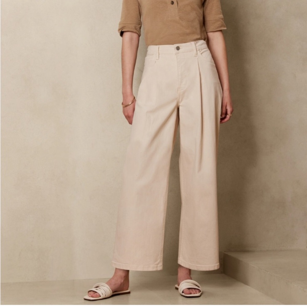 Banana Republic High Rise Pleated Wide Leg Relaxed Jeans Ecru Cream Denim 34